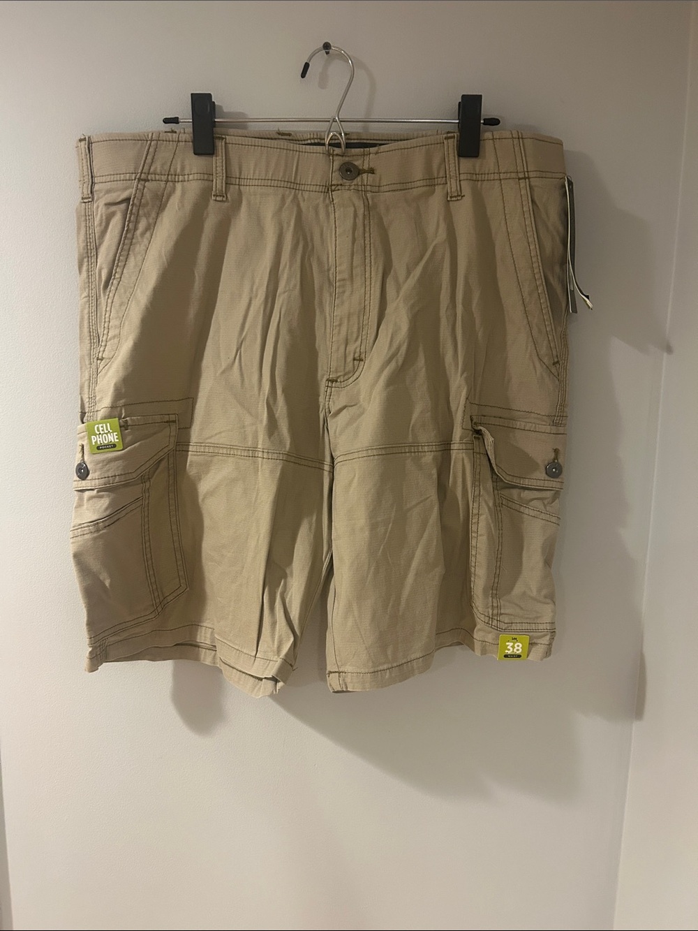 Lee Men's Khaki Cargo Shorts with Multi-Pocket Design
